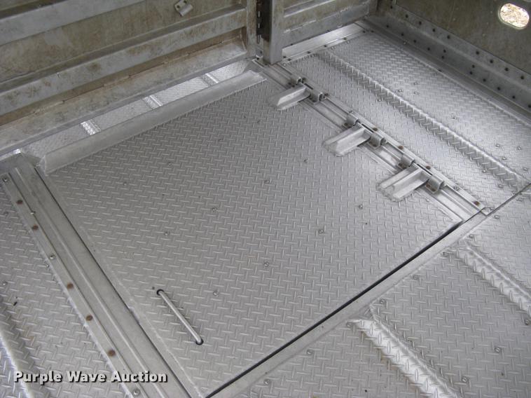 image for item DC1335 2011 Wilson Silver Star PSDCL-402 livestock trailer