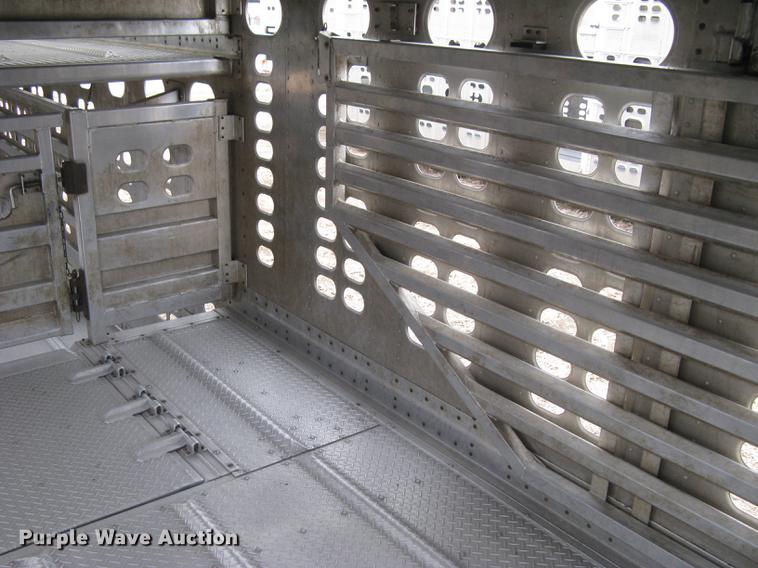 image for item DC1335 2011 Wilson Silver Star PSDCL-402 livestock trailer