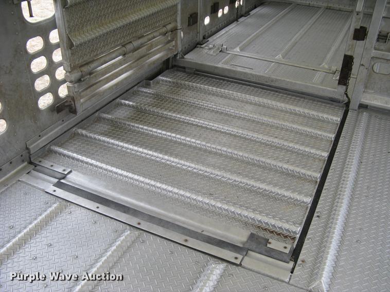 image for item DC1335 2011 Wilson Silver Star PSDCL-402 livestock trailer
