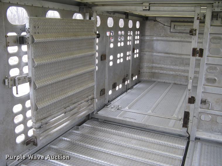 image for item DC1335 2011 Wilson Silver Star PSDCL-402 livestock trailer