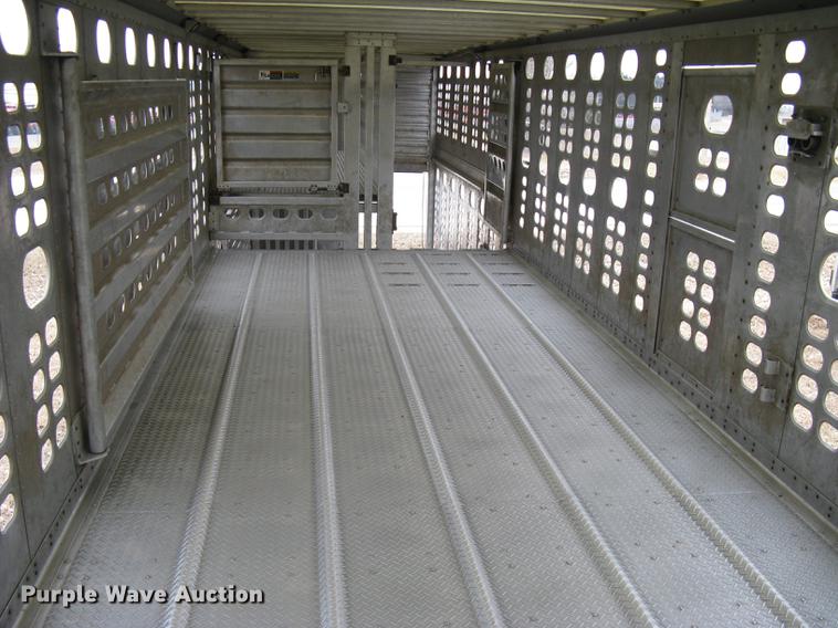 image for item DC1335 2011 Wilson Silver Star PSDCL-402 livestock trailer