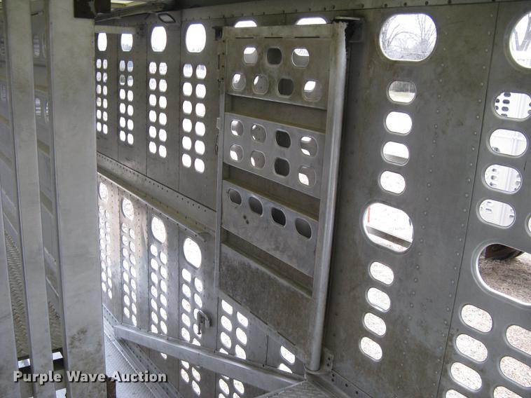 image for item DC1335 2011 Wilson Silver Star PSDCL-402 livestock trailer