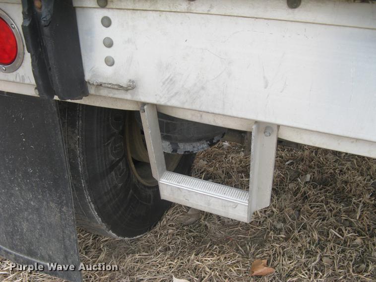 image for item DC1335 2011 Wilson Silver Star PSDCL-402 livestock trailer