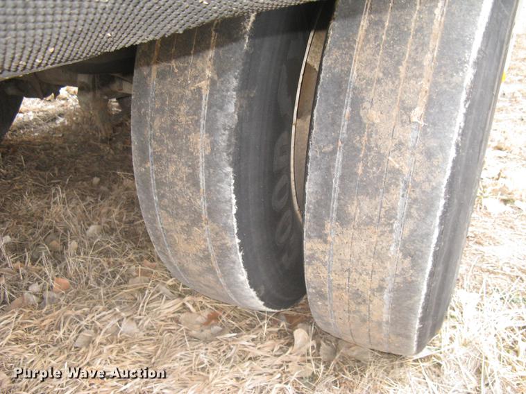 image for item DC1335 2011 Wilson Silver Star PSDCL-402 livestock trailer