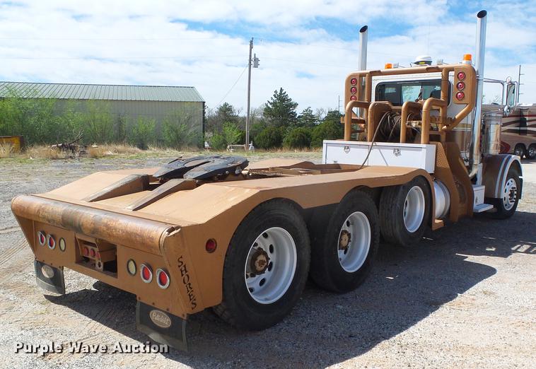 image for item DC5235 2006 Peterbilt 378 winch truck