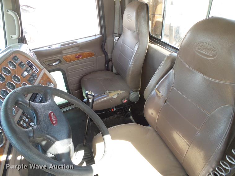 image for item DC5235 2006 Peterbilt 378 winch truck