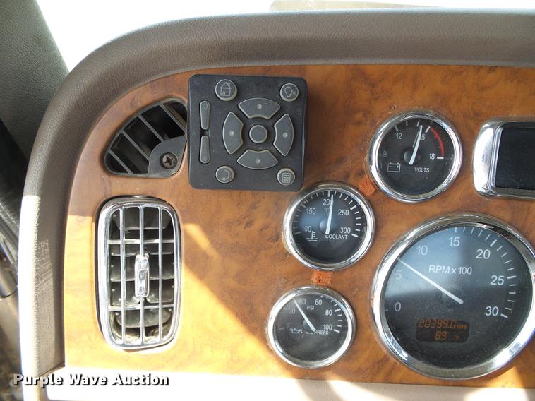 image for item DC5235 2006 Peterbilt 378 winch truck