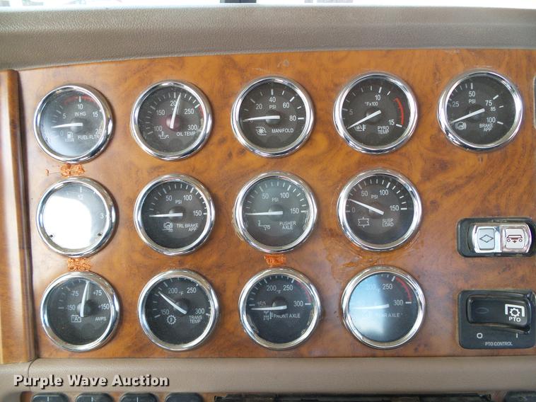 image for item DC5235 2006 Peterbilt 378 winch truck