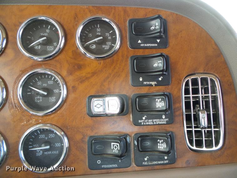 image for item DC5235 2006 Peterbilt 378 winch truck