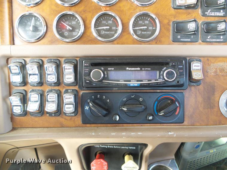 image for item DC5235 2006 Peterbilt 378 winch truck