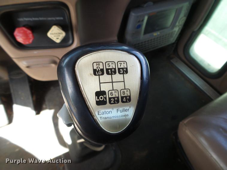 image for item DC5235 2006 Peterbilt 378 winch truck