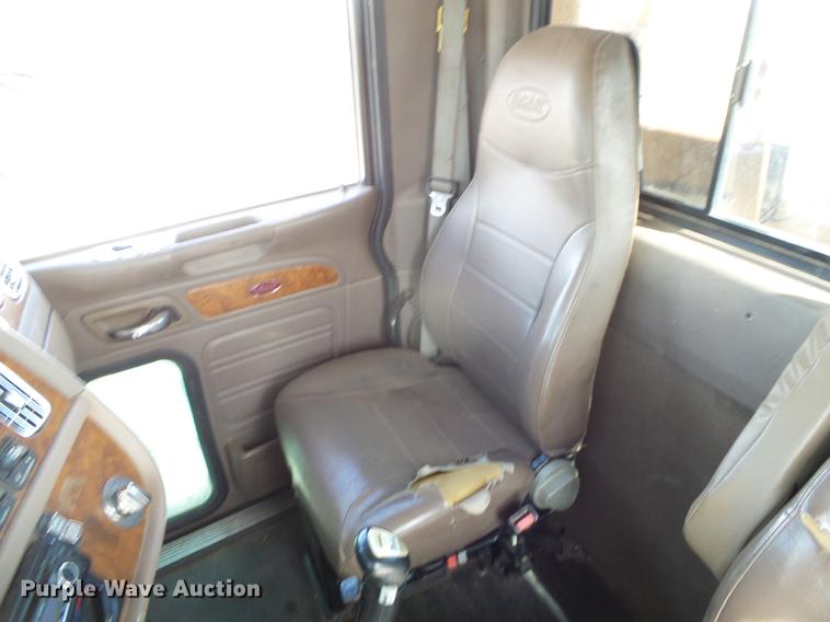 image for item DC5235 2006 Peterbilt 378 winch truck