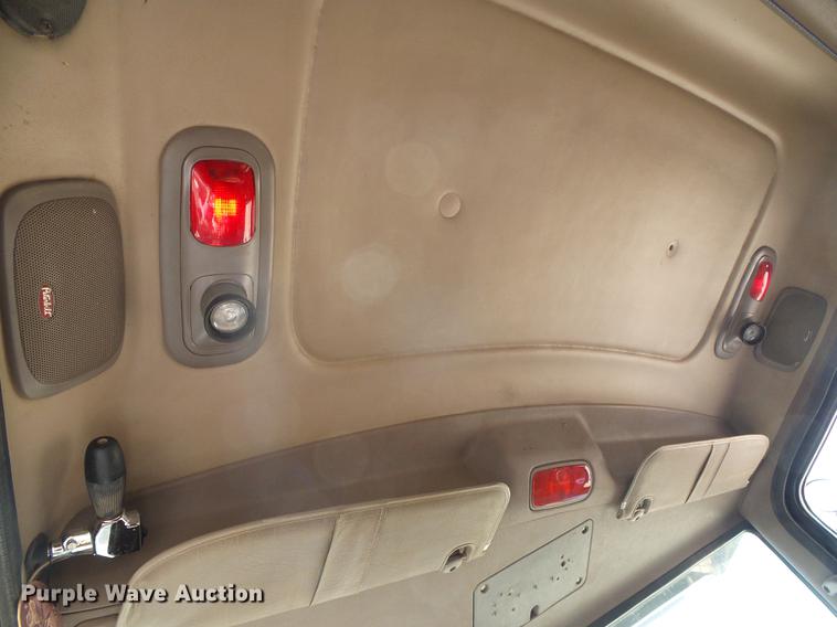 image for item DC5235 2006 Peterbilt 378 winch truck