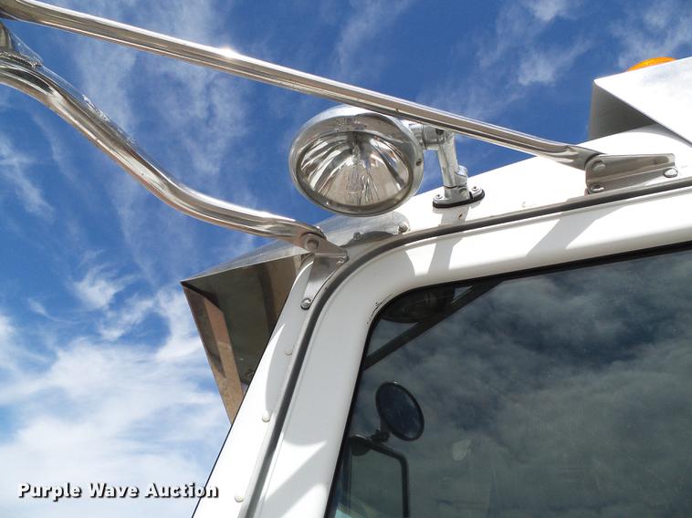 image for item DC5235 2006 Peterbilt 378 winch truck