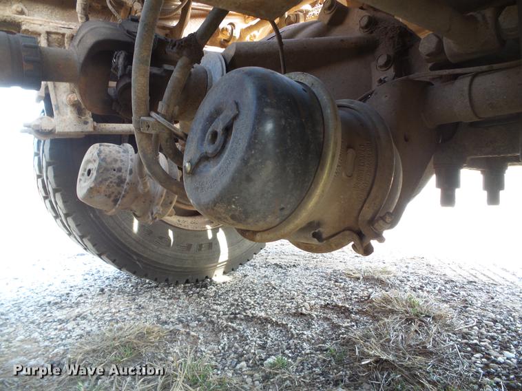 image for item DC5235 2006 Peterbilt 378 winch truck