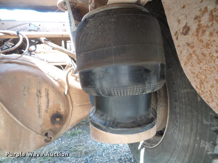 image for item DC5235 2006 Peterbilt 378 winch truck