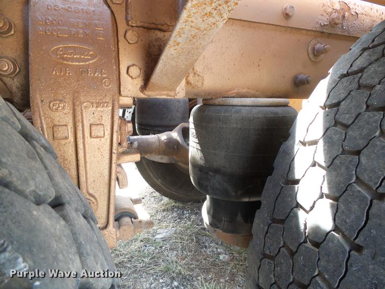 image for item DC5235 2006 Peterbilt 378 winch truck