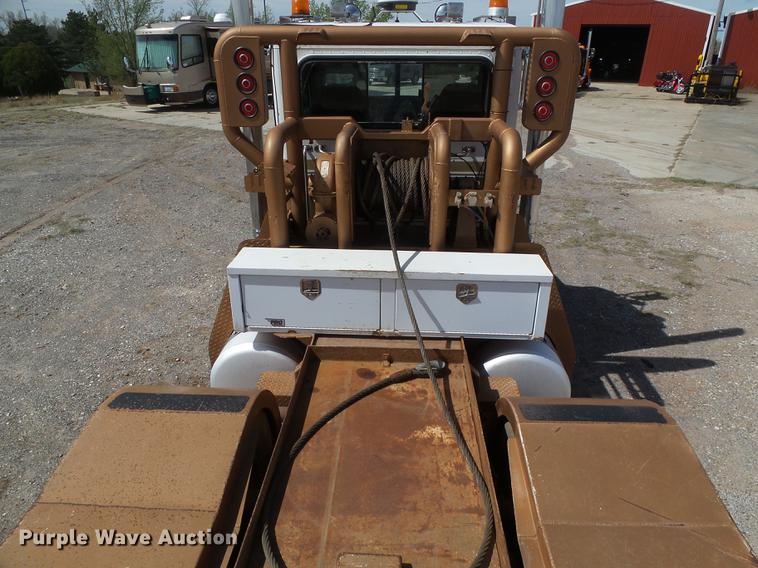 image for item DC5235 2006 Peterbilt 378 winch truck