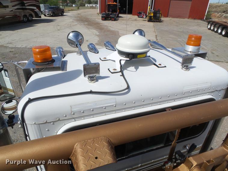 image for item DC5235 2006 Peterbilt 378 winch truck