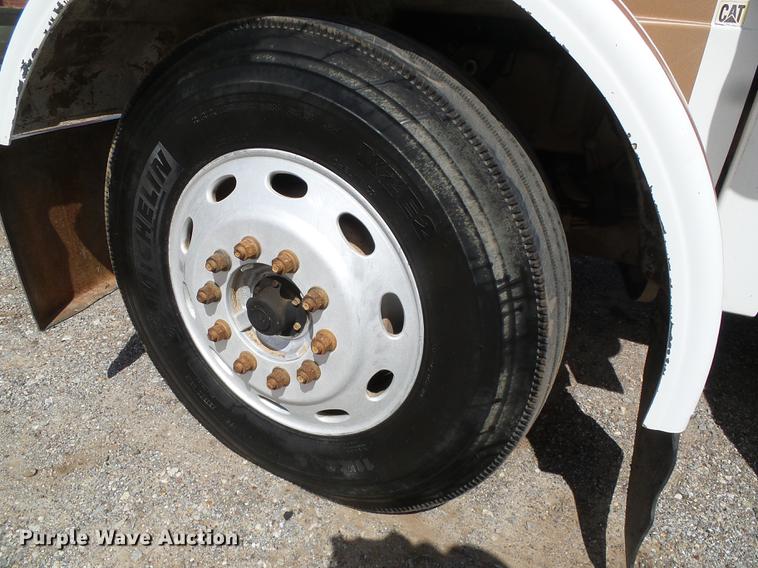 image for item DC5235 2006 Peterbilt 378 winch truck