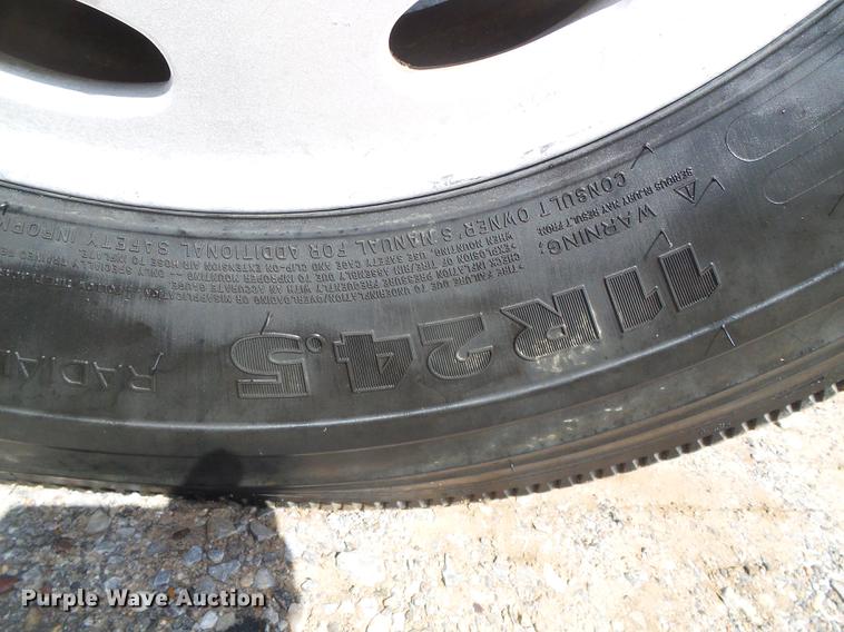 image for item DC5235 2006 Peterbilt 378 winch truck