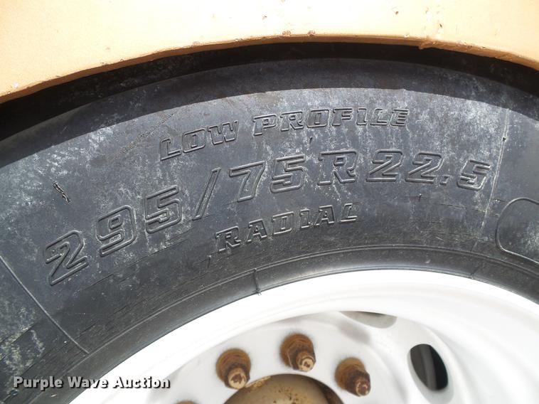 image for item DC5235 2006 Peterbilt 378 winch truck