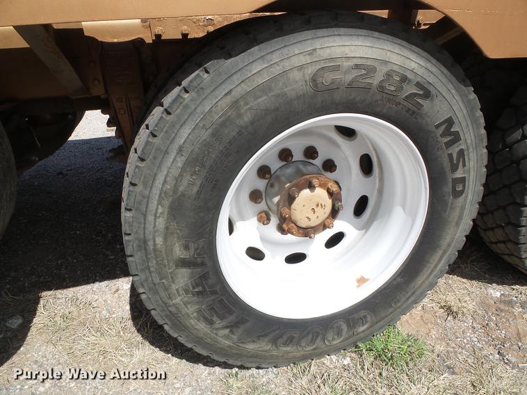 image for item DC5235 2006 Peterbilt 378 winch truck