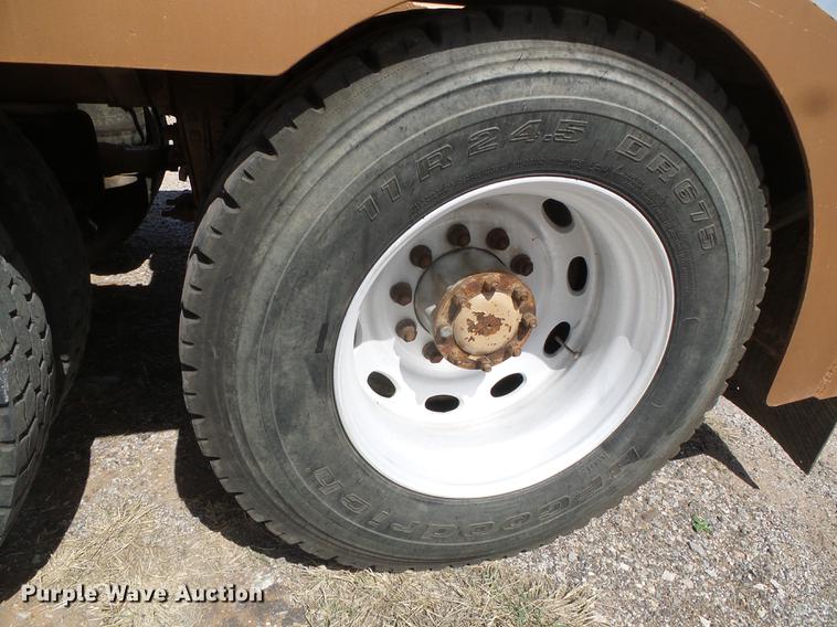 image for item DC5235 2006 Peterbilt 378 winch truck