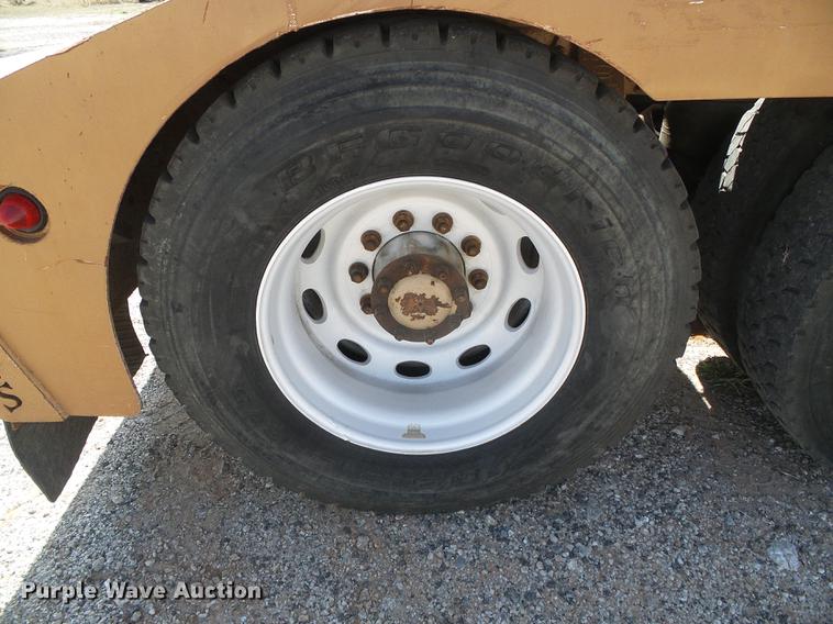 image for item DC5235 2006 Peterbilt 378 winch truck