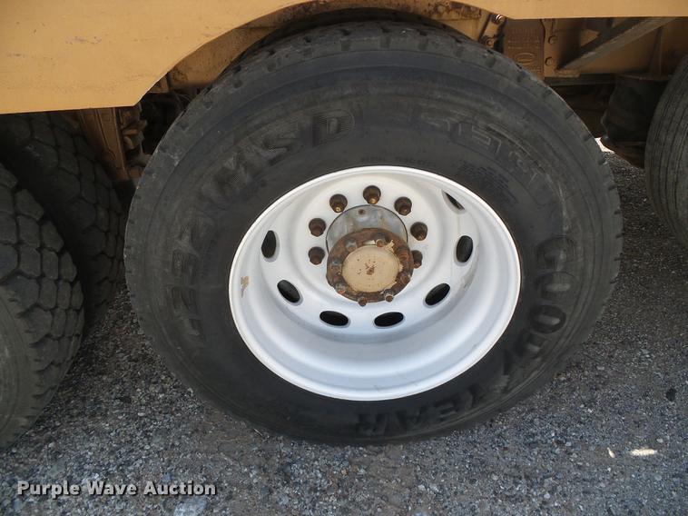 image for item DC5235 2006 Peterbilt 378 winch truck