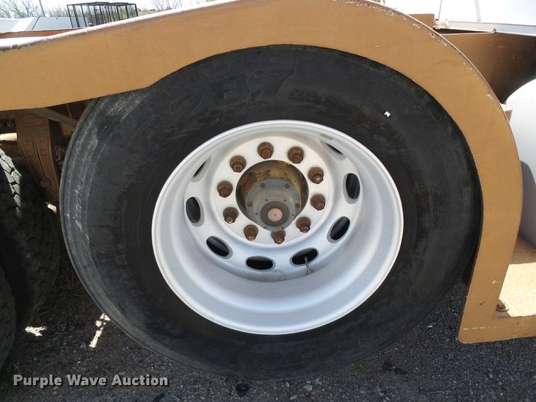 image for item DC5235 2006 Peterbilt 378 winch truck