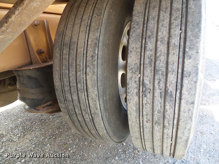 image for item DC5235 2006 Peterbilt 378 winch truck