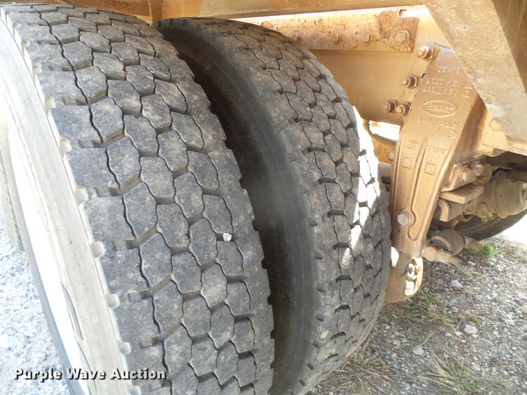 image for item DC5235 2006 Peterbilt 378 winch truck