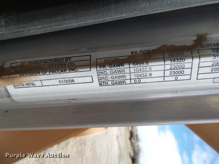 image for item DC5235 2006 Peterbilt 378 winch truck