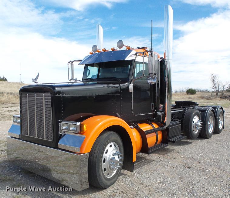 image for item DC5236 2006 Peterbilt 379 semi truck