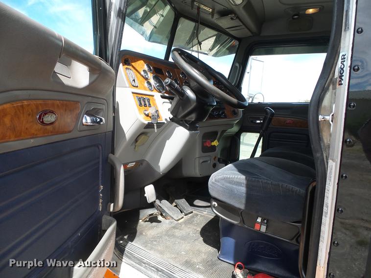 image for item DC5236 2006 Peterbilt 379 semi truck