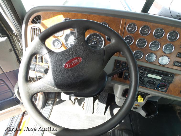 image for item DC5236 2006 Peterbilt 379 semi truck