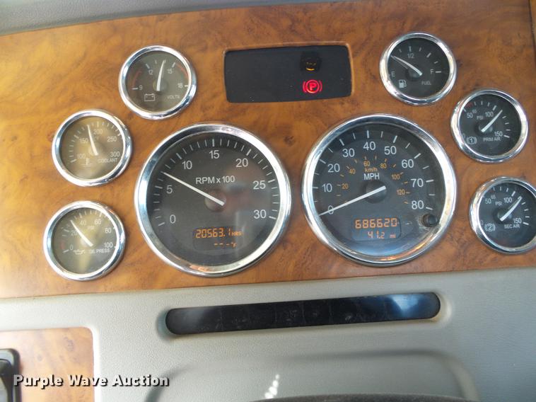 image for item DC5236 2006 Peterbilt 379 semi truck