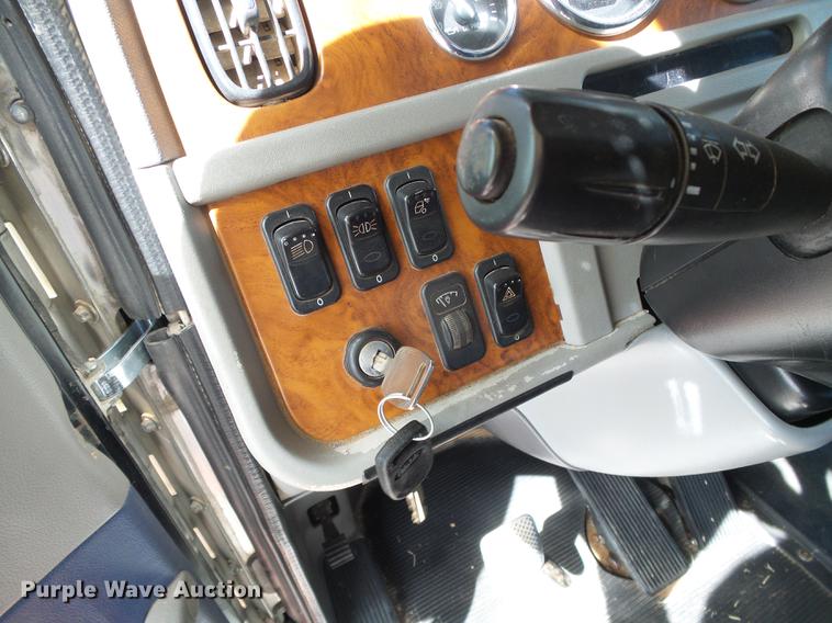 image for item DC5236 2006 Peterbilt 379 semi truck