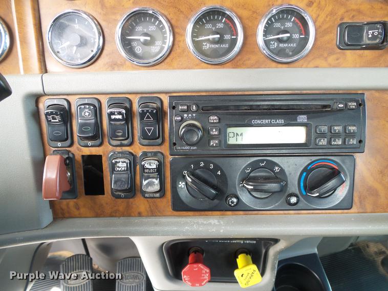 image for item DC5236 2006 Peterbilt 379 semi truck