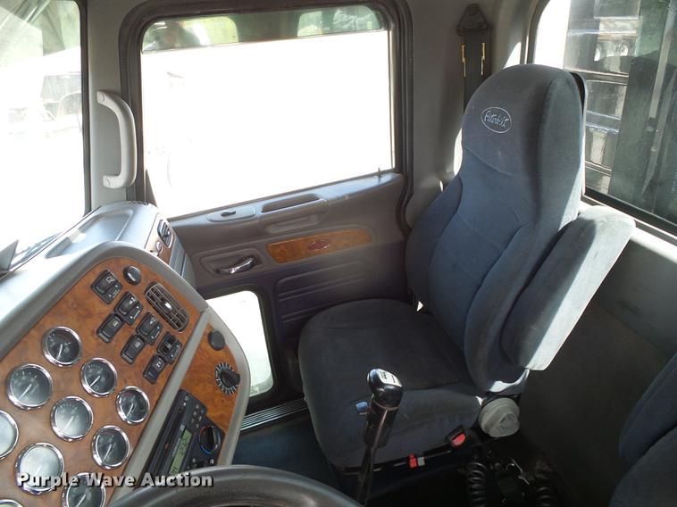image for item DC5236 2006 Peterbilt 379 semi truck