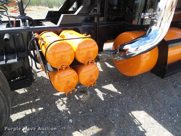 image for item DC5236 2006 Peterbilt 379 semi truck