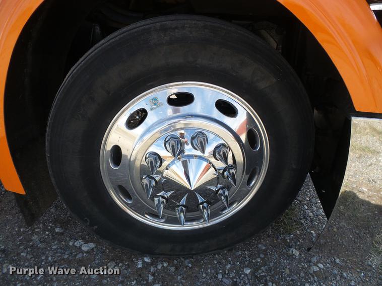 image for item DC5236 2006 Peterbilt 379 semi truck