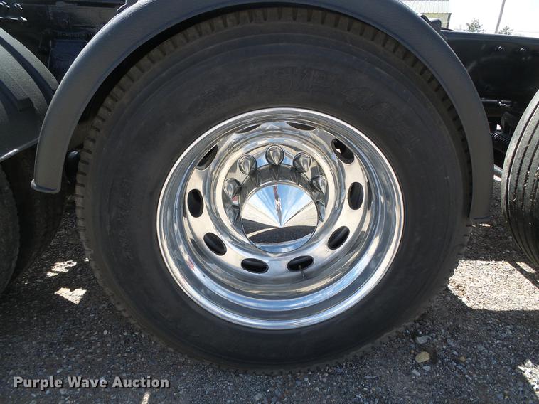 image for item DC5236 2006 Peterbilt 379 semi truck