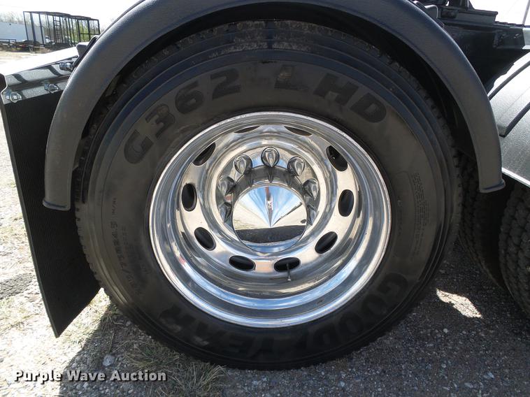 image for item DC5236 2006 Peterbilt 379 semi truck