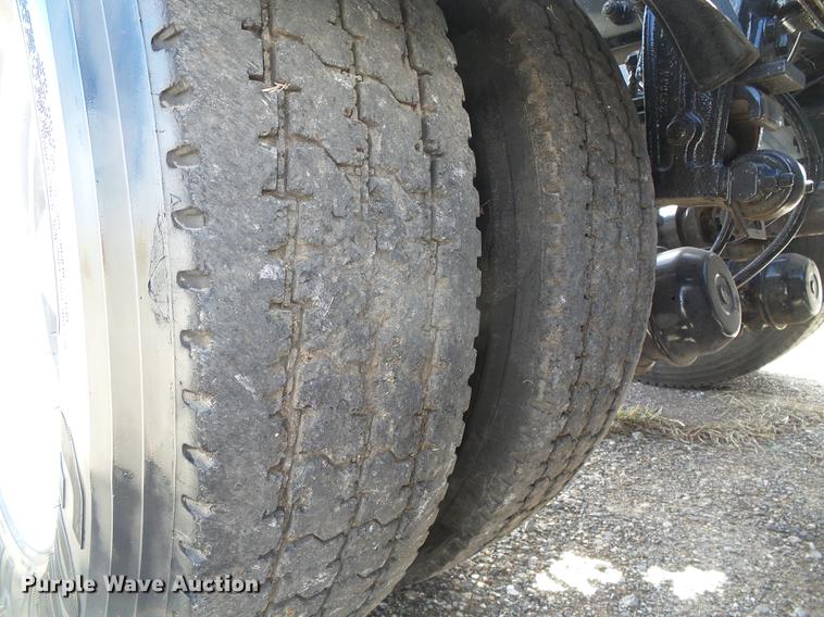 image for item DC5236 2006 Peterbilt 379 semi truck