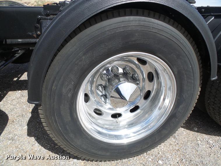 image for item DC5236 2006 Peterbilt 379 semi truck