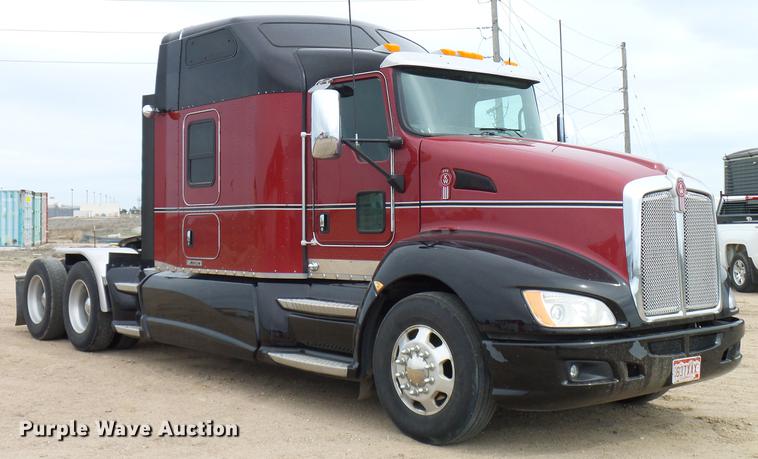 image for item DD6024 2014 Kenworth T660 semi truck