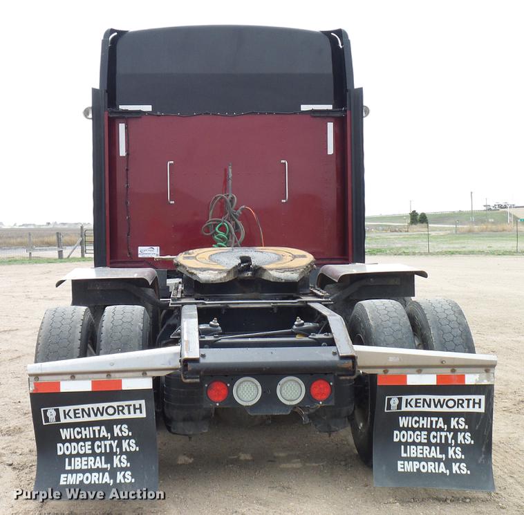 image for item DD6024 2014 Kenworth T660 semi truck