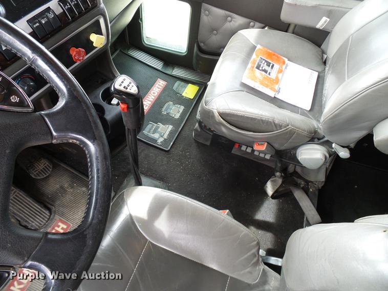 image for item DD6024 2014 Kenworth T660 semi truck